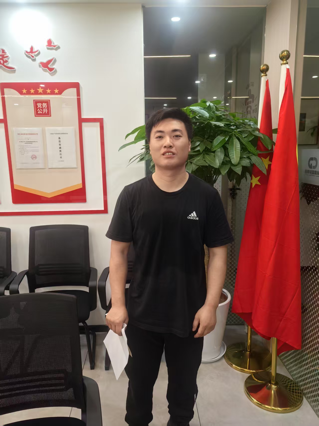 1750129641326145.jpg 石亚飞.jpg